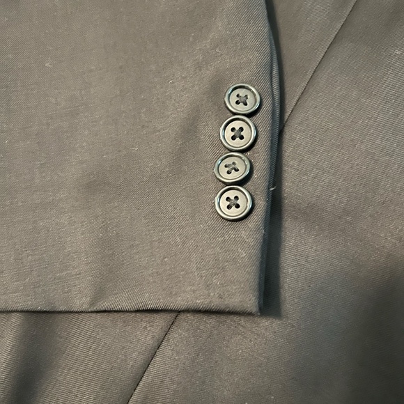 Beautiful, Hickey Freeman Men's Black Suit - Picture 9 of 9